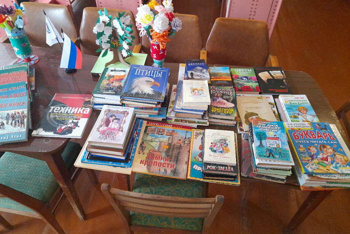 Кировчане передали подшефному району книги для детей