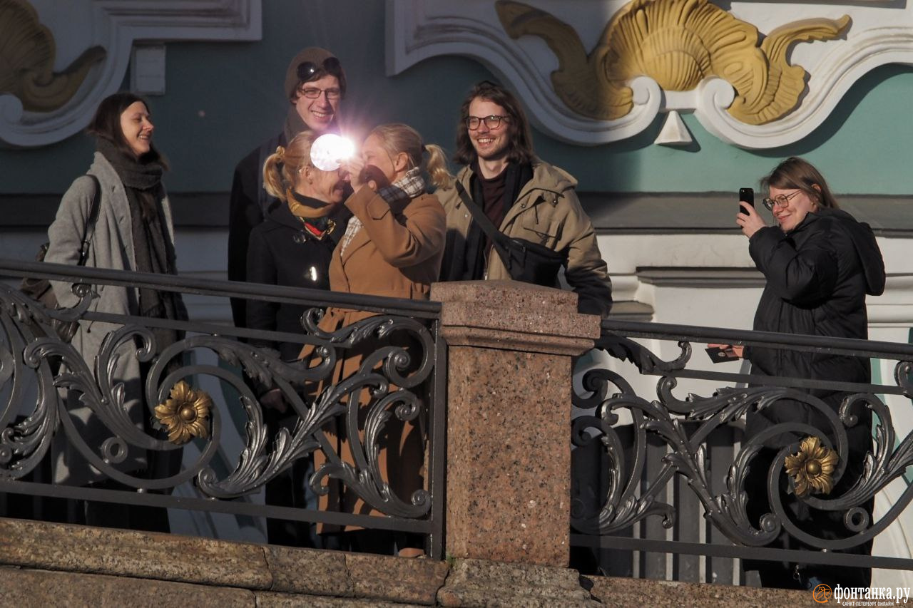 Солнечное затмение в петербурге когда будет. Затмение в Петербурге. Затмение 25 октября Петербург. Затмение 25 октября 2022 в СПБ.