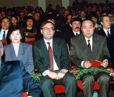 Муртаза Рахимов с сыном и женой