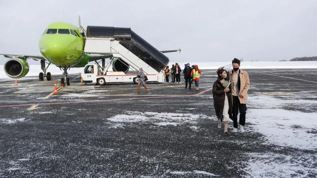 Рейс 44. Самолет и аэропорт. Шереметьево самолеты. Аэропорт Домодедово снег. Самолет в снегопад.