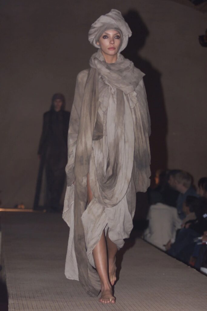 Miguel Adrover Fall/Winter 2001 Ready-to-Wear