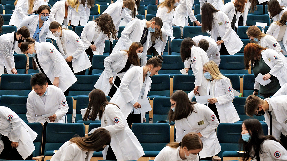 Студенты Института медицинского образования НМИЦ им. В.А.Алмазова