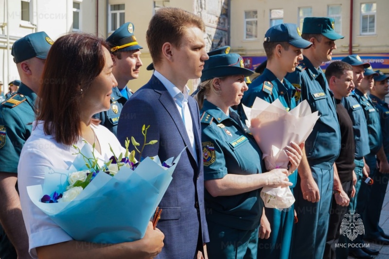 В столичном управлении МЧС России состоялось вручение первых и очередных специальных званий