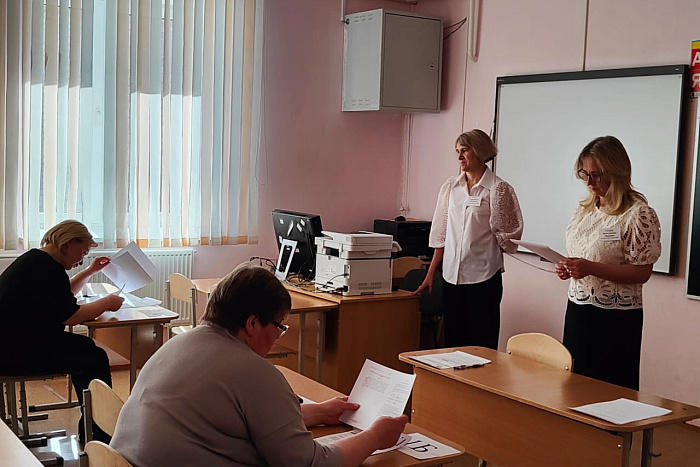 В Кирове и области взрослые примерили на себя роль выпускников школ