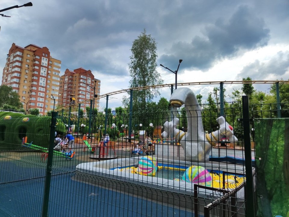 Парк четырехсотлетия красноярска. Детские парки красноярск. Сибирь парк 400 летия красноярск. Детские парки красноярск. Троя парк аттракционы.