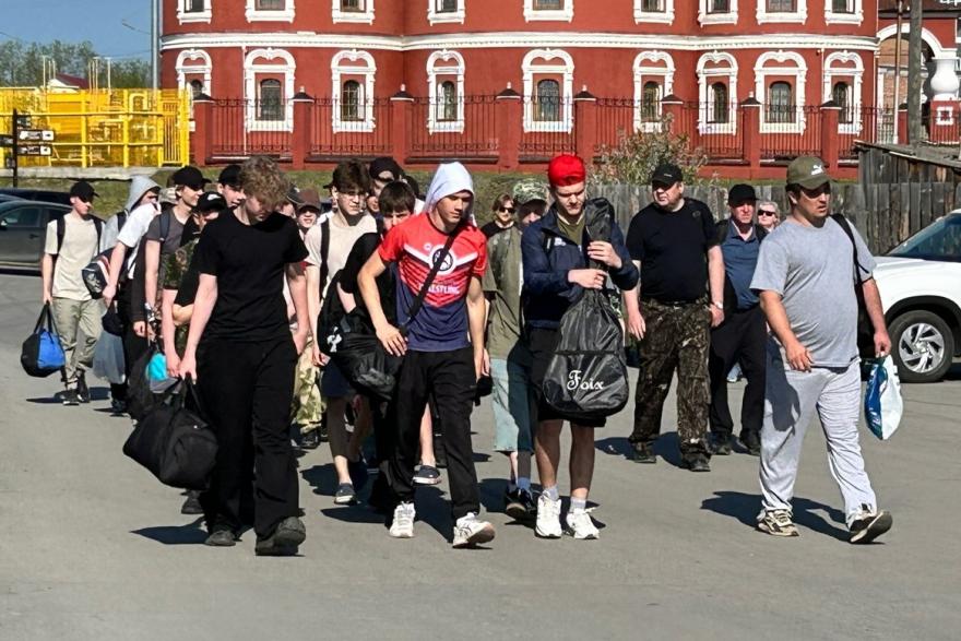 Курганские десятиклассники отправились на учебные сборы