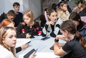 Школьникам из Дебальцево помогают выбрать востребованную профессию и сформировать карьерную траекторию