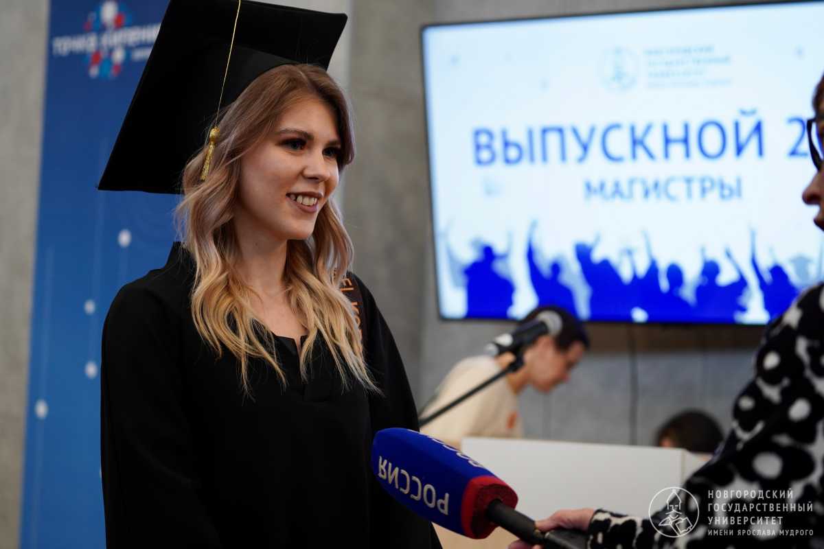 Фотографии с выпускного будут размещены в Мах-канале НовГУ.