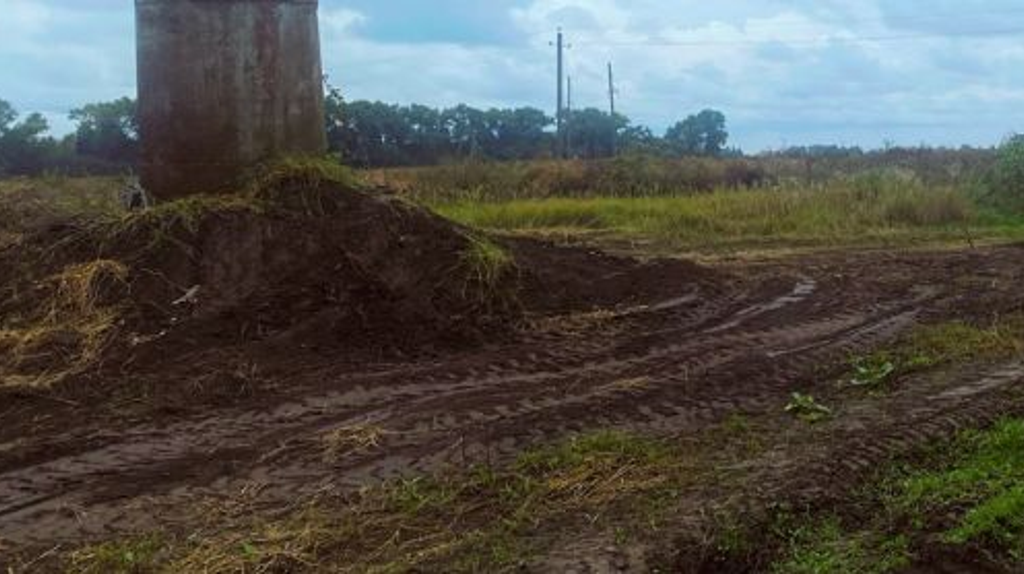 В погарском селе ликвидировали свалку возле водонапорной башни