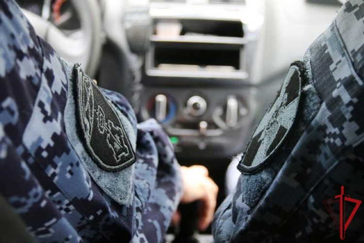 В Кировском районе наряд Росгвардии задержал подозреваемую в совершении кражи