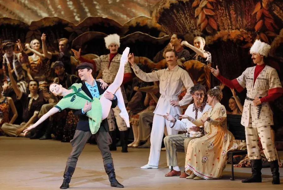 Водевиль на пуантах. В Мариинском театре прошли гастроли Большого театра | © Мариинский театр. ФОТОГРАФ Наташа РАЗИНА. 2025 г.