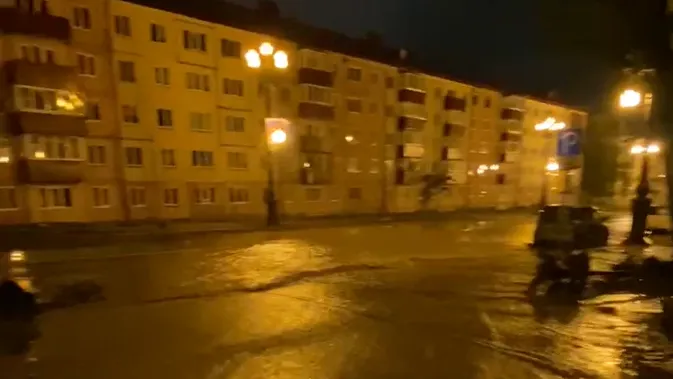 Южно сахалинск режим чс 2024. Южный\\паводок. Холмск циклон. Сахалин трейд южно сахалинск. Мост через реку сусуя в южно-сахалинске.