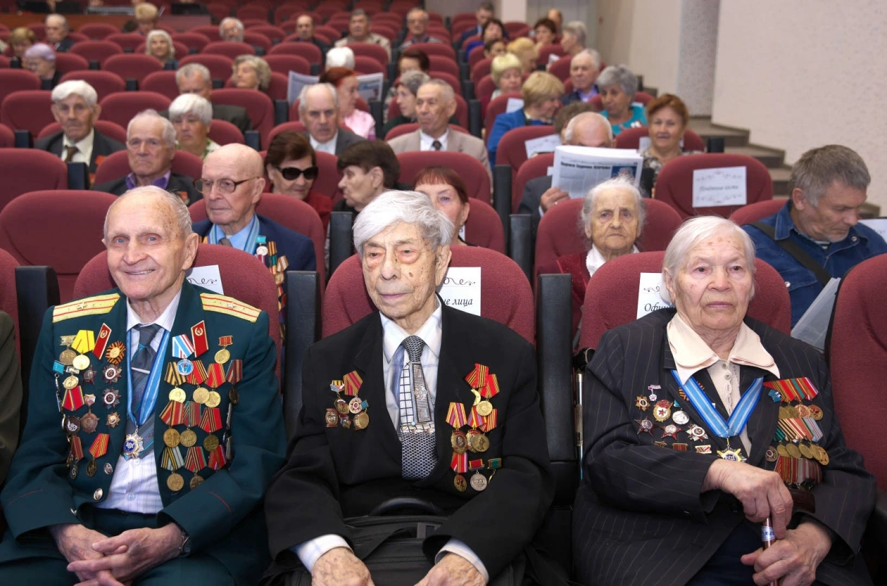 Участники Областного совета ветеранов на праздничном мероприятии пресс-служба администрации Южно-Сахалинска