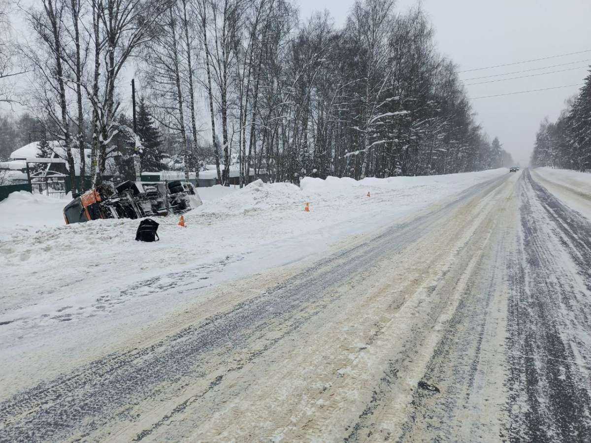 Три человека пострадали в ДТП с рейсовым автобусом в Борском округе