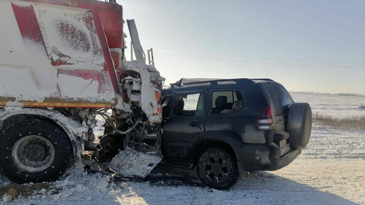 1 погиб и 2 покалечились в ДТП грузовика и «Тойоты» под Саратовом