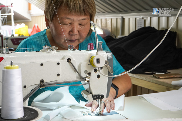 начать шить сегодня. кизел пермский край швейная фабрика. массовое производство одежды. современный швейный цех. швейный цех по пошиву одежды.