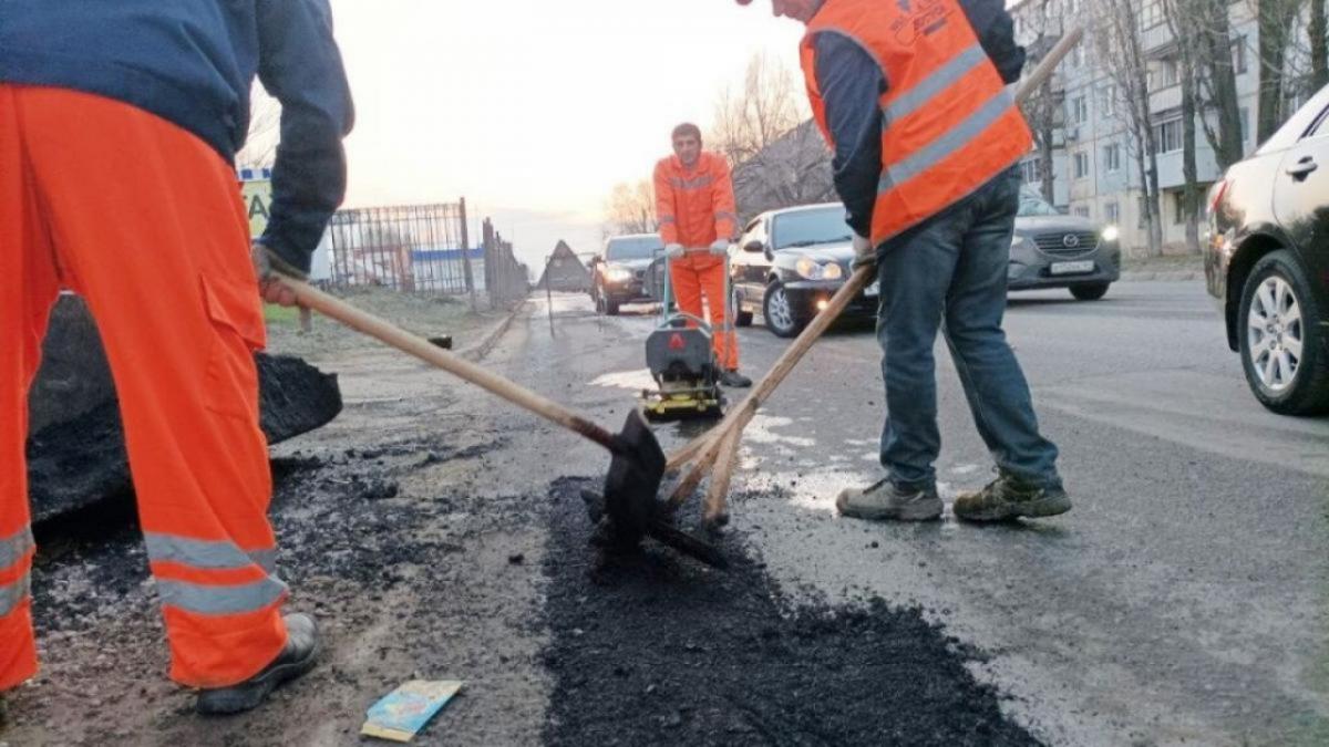 Из-за жалобы сдвинулись сроки ремонта 42 дорог Гагаринского района Саратова