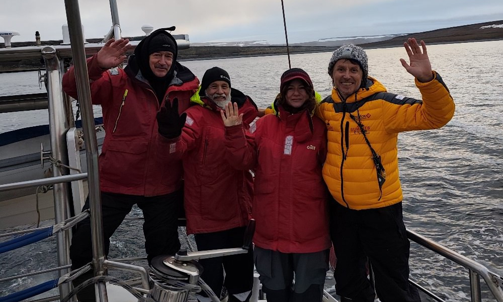 Экспедиция «Братство-2025» с участием омского яхтсмена успешно проходит Северный морской путь