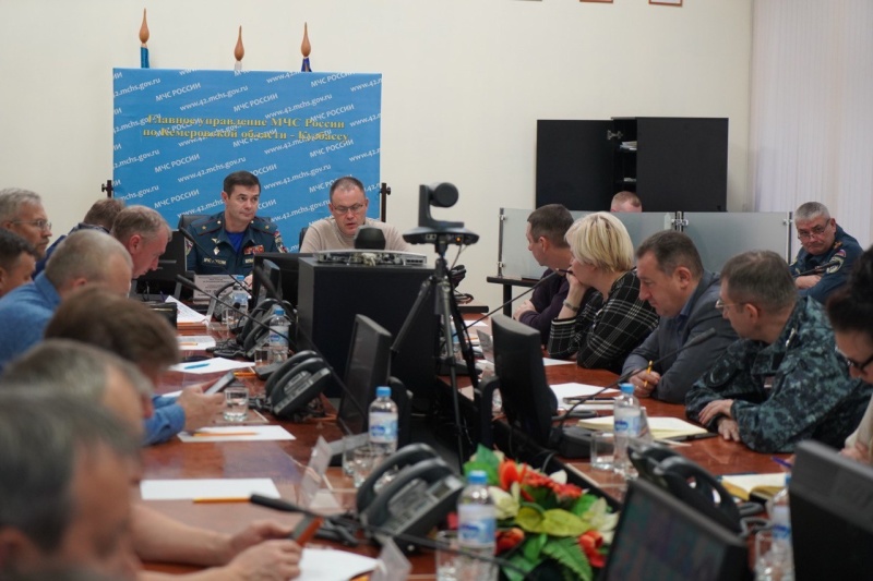 В Главном управлении работает оперативный штаб по ликвидации последствий неблагоприятных погодных условий на территории Кузбасса (видеокомментарий)
