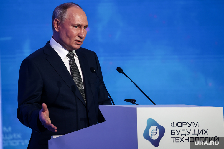 Президент России Владимир Путин на пленарной сессии 