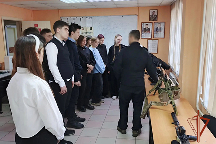 В Росгвардии по Хакасии прошли профориентационные мероприятия и дни открытых дверей