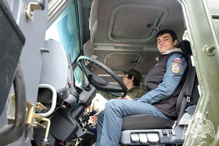 Росгвардия приняла участие в акции «День призывника» в Дагестане