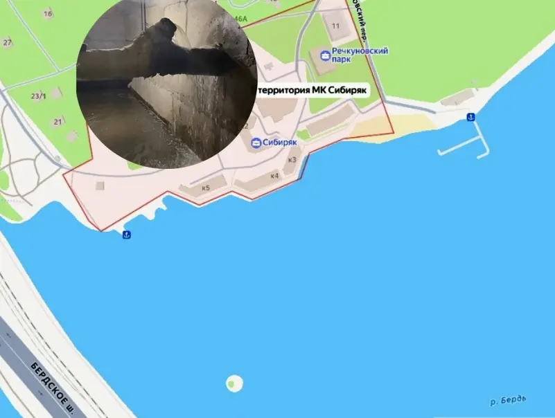 В воскресенье, 25 января, в подвале корпуса №3 молодежного комплекса «Сибиряк» (Бердск) прорвало канализацию. Потоки канализационных нечистот через подвал соседнего корпуса №4 потекли в Бердь. Жители жалуются на УК «Жилищник» и местные власти, которые долгое время не реагировали на их обращения.