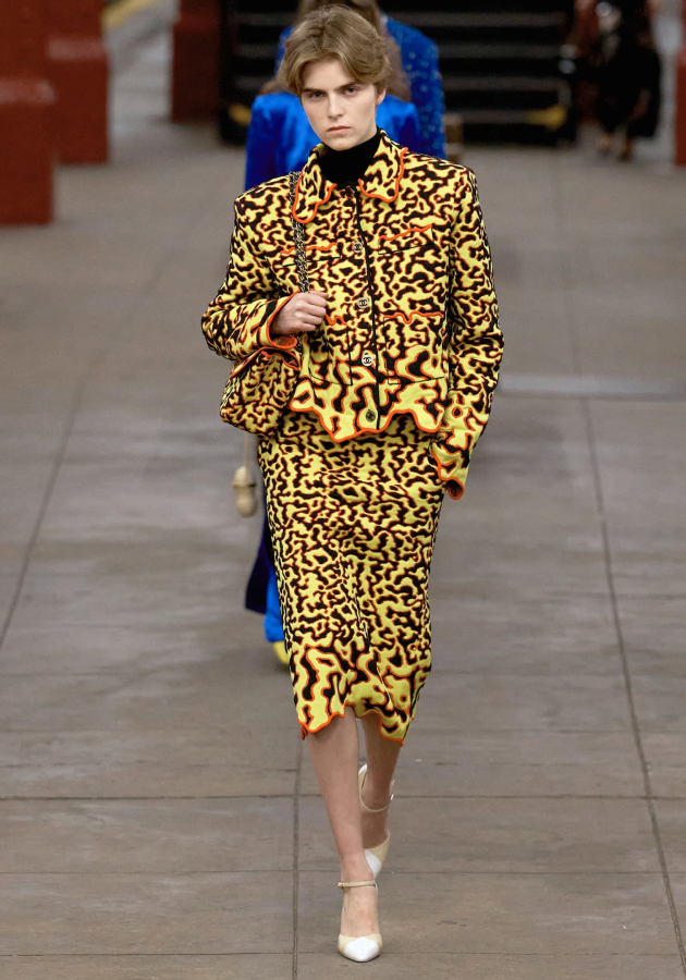 Матье Блази представил коллекцию Chanel Métiers d’Art 2026 в метро Нью-Йорка