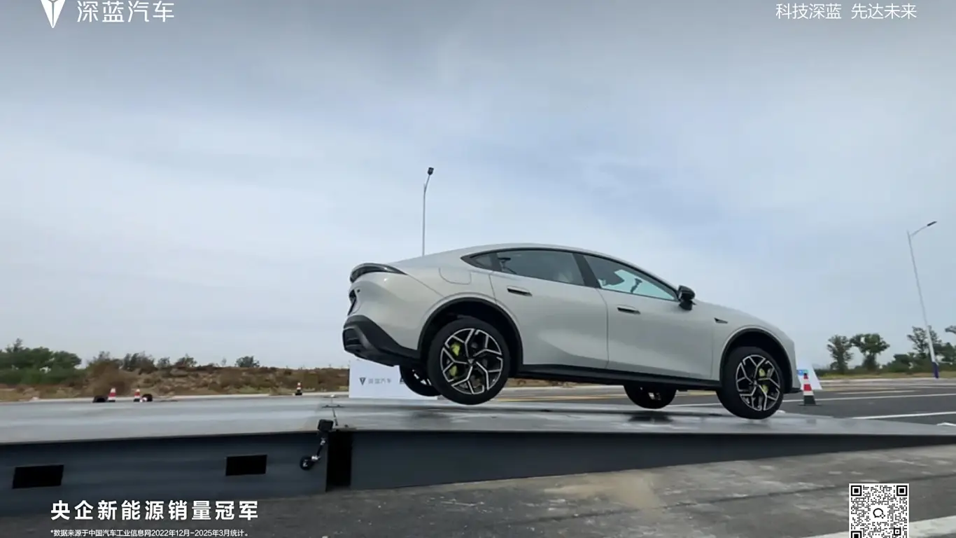 Китайский Ferrari за 2,4 млн рублей: что общего у Deepal L06 и итальянского жеребца