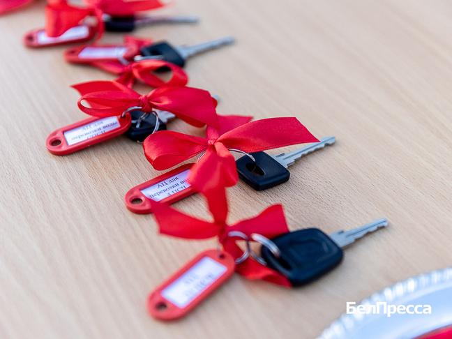 Вячеслав Гладков вручил ключи от новых спецмашин белгородским пожарным - Изображение 2