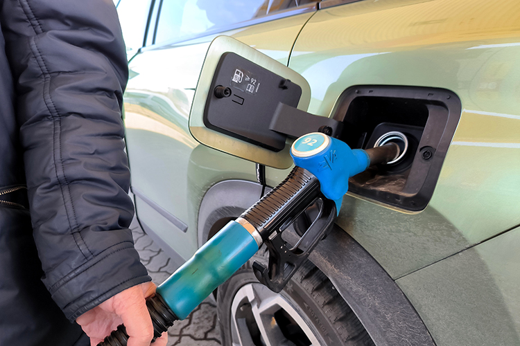 Накануне стоимость АИ-92 на Петербургской бирже побила рекорд в 16-й раз за год. Исторические максимумы обновляются пятый день подряд