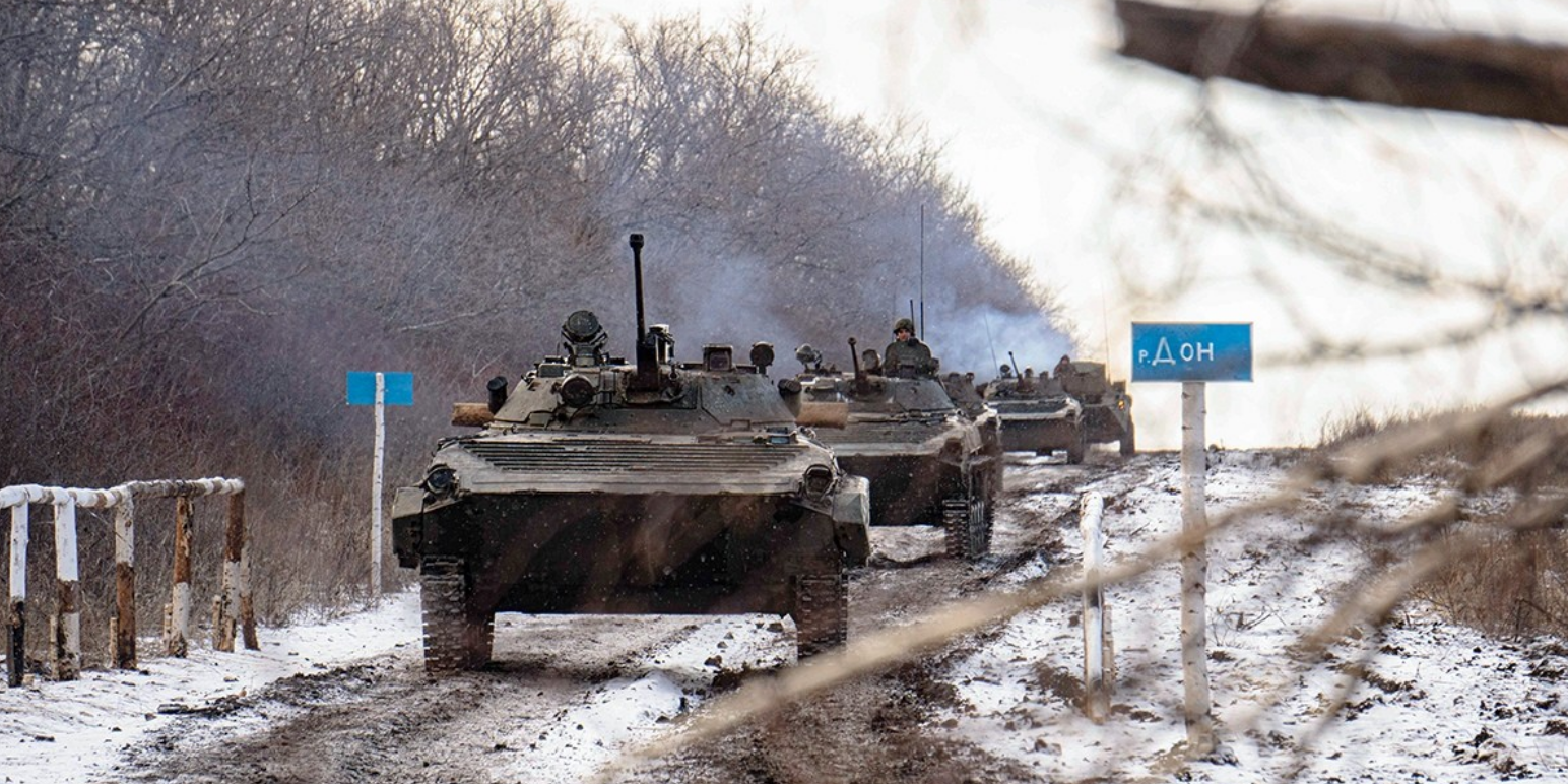 Видео наступления рф. Российские танки на границе с Украиной. Российские танки на границе. Танки на границе с Украиной. Российские войска на Украине зима.
