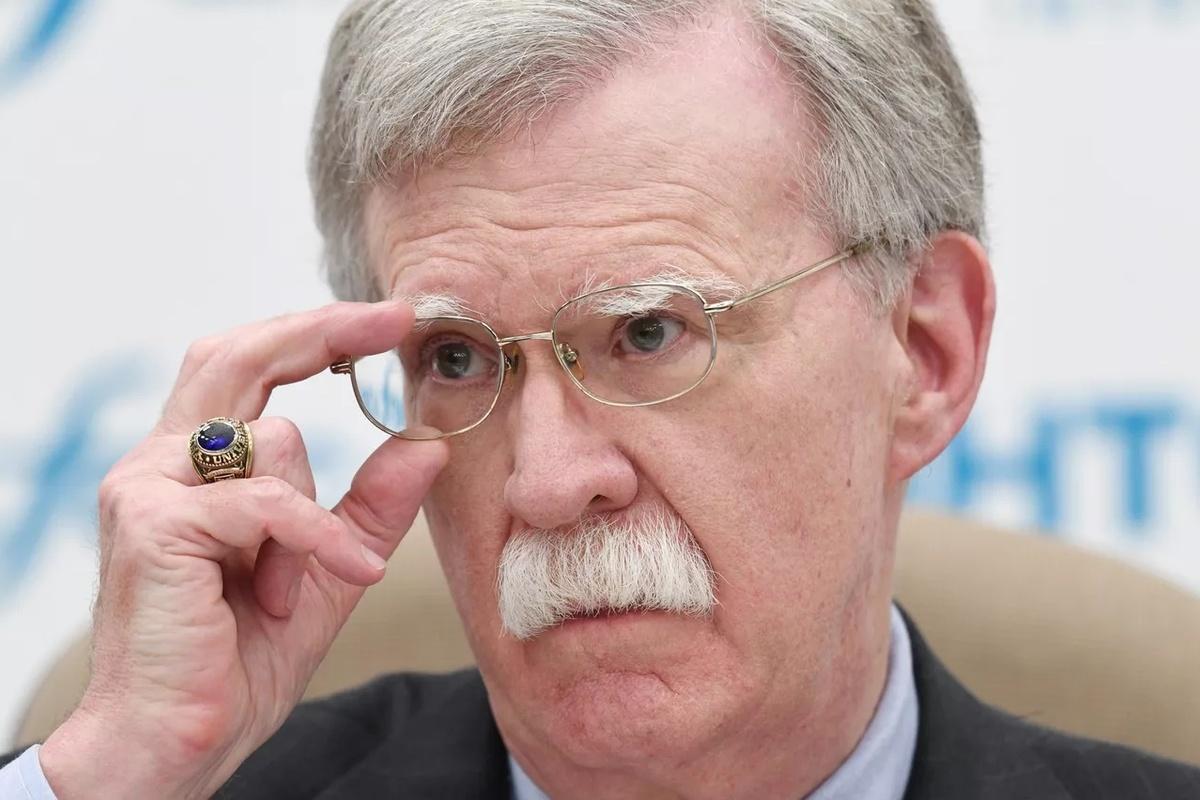 Экс-советника президента США обвиняют в произвольном обращении с секретными документами