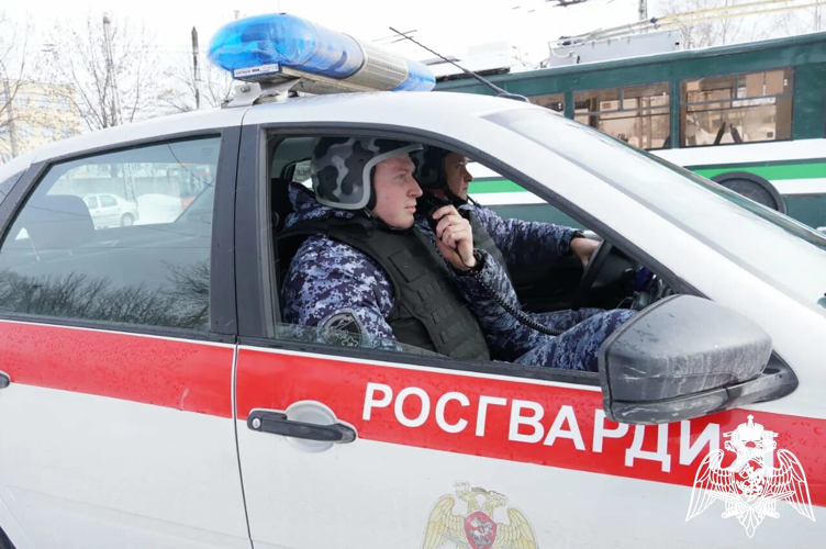 Сотрудники Росгвардии задержали подозреваемую в краже товара из гипермаркета в Иванове