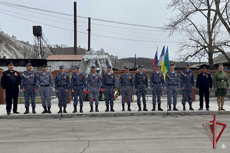 В районах Бурятии росгвардейцы приняли участие в праздничных мероприятиях ко Дню Победы