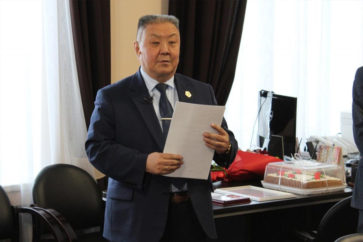 Минкультуры Тувы наградило кадровых работников