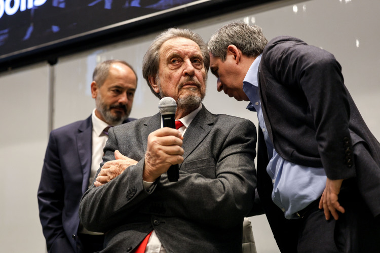 В столицу РТ Маска-старшего привез основатель IT-парка в Казани Арсен Хуснутдинов. По его словам, с Маском его познакомили общий друг и родственник знаменитой семьи, с которым он общается