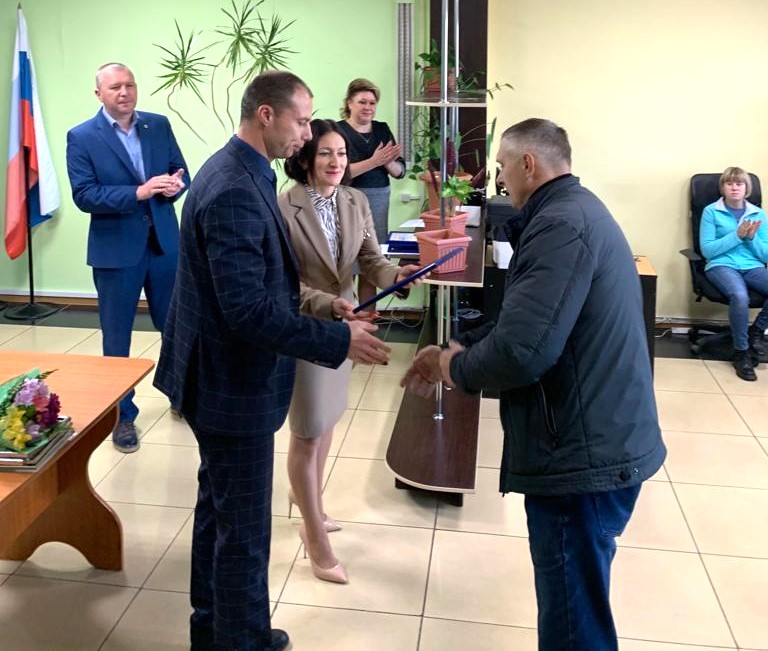 Сотрудникам АО «Автопарк» вручили награды в преддверии Дня автомобилиста