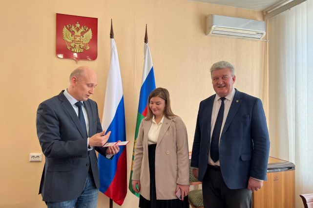 Вручение удостоверение адвоката