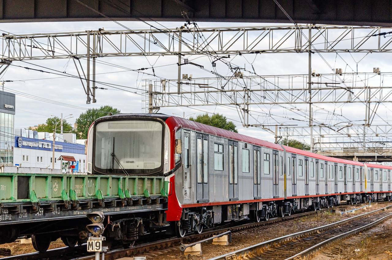 В Петербург приехал первый состав метро из контракта на 240 млрд ...