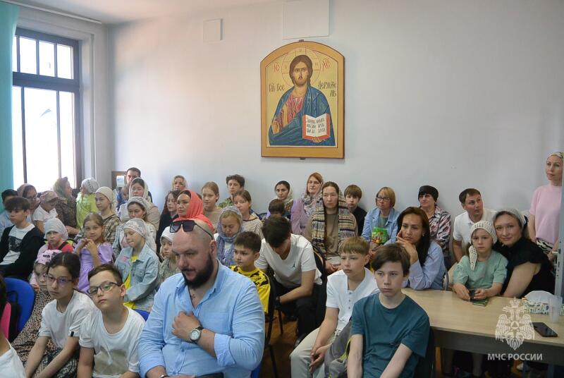 Занятие с воспитанниками воскресной школы