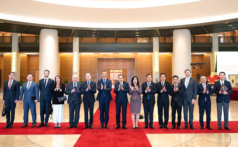 Делегация Совета Федерации во главе с первым заместителем Председателя СФ Андреем Яцкиным встретилась с Председателем Национального собрания Вьетнама Чан Тхань Маном