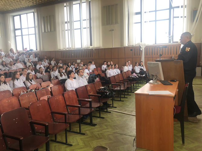 Офицеры Росгвардии провели агитационную встречу со студентами ивановского медицинского университета