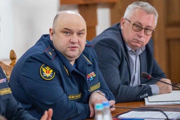 Участники подчеркнули, что кадровая стабильность является необходимым условием эффективной деятельности УФСИН. В завершение Глава республики обозначил перспективы дальнейшего взаимодействия и дал указания профильным министерствам и ведомствам проработать в рамках действующего законодательства вопрос размещения заказов в учреждениях УИС региона.
