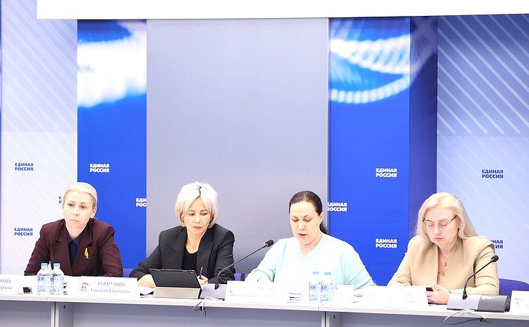 Заседание Комиссии Совета Федерации по развитию креативных (творческих) индустрий и народных художественных промыслов в РФ