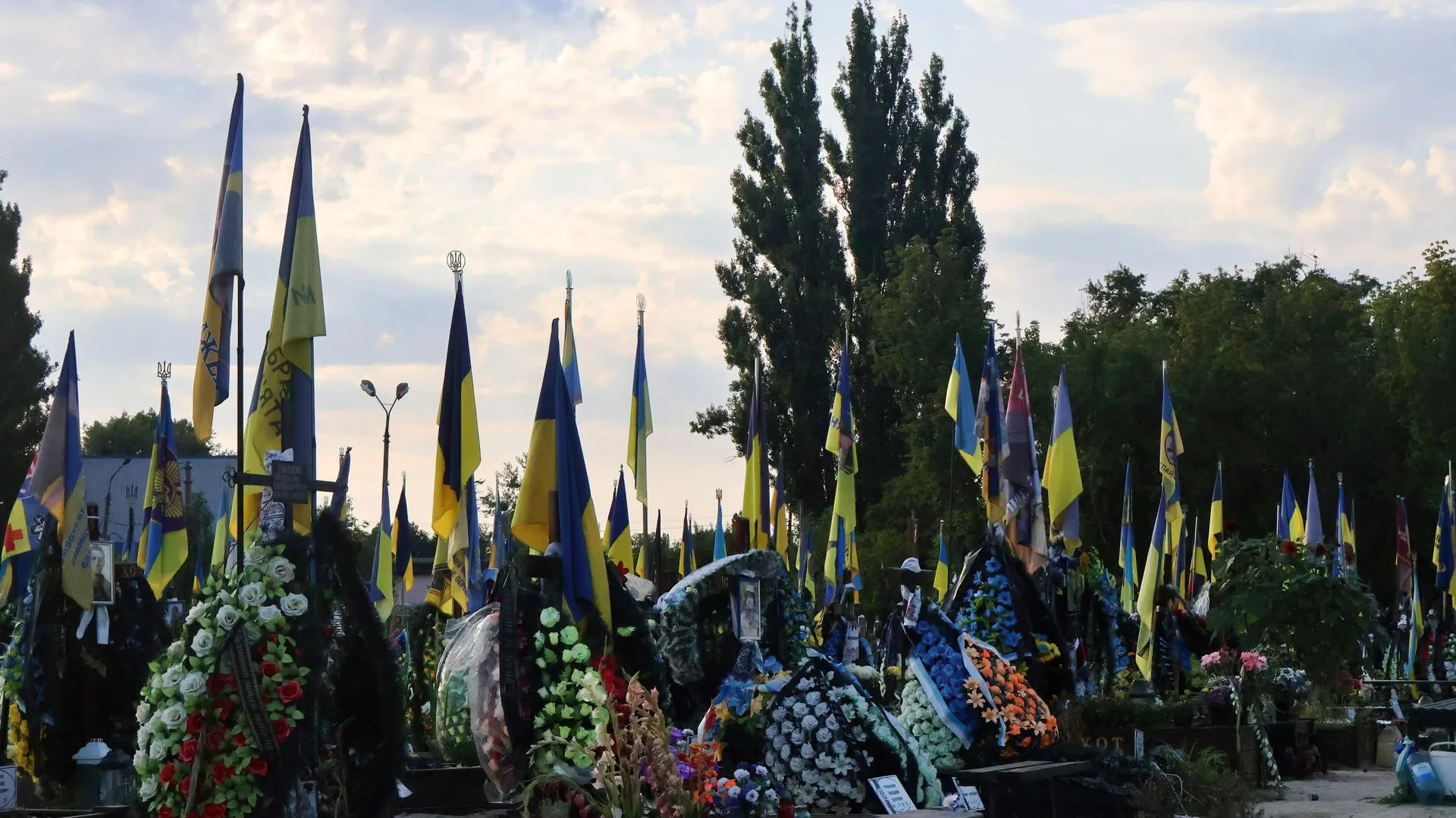 Командование ВСУ запрещает вдовам называть места гибели солдат