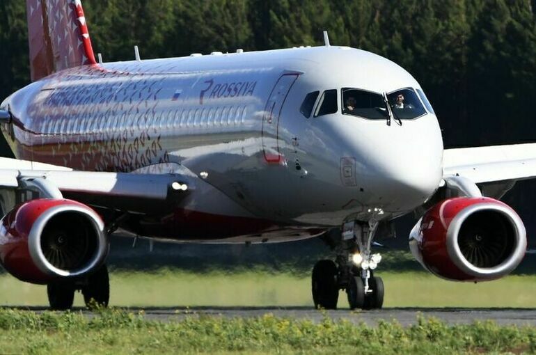 Рейс петербург екатеринбург. Красноярск из самолета. Рейс su 6113 super Jet 100 Россия. Посадка самолёта Москва. Самолет Красноярск д. Гостилицы.