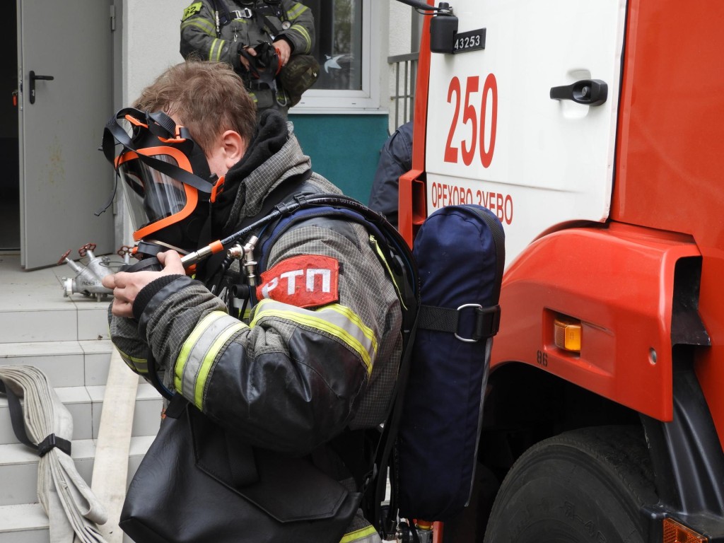 В Орехово-Зуеве огнеборцы потушили условный пожар в детском саду