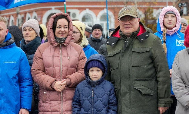 Александр Соколов поздравил кировских мам