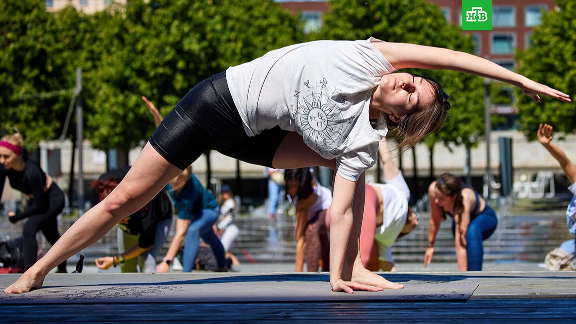 йога в парке музеон. парк зарядье парк москва. скалолазание экстрим речной вокзал. где в москве можно заняться. где в москве можно заняться.